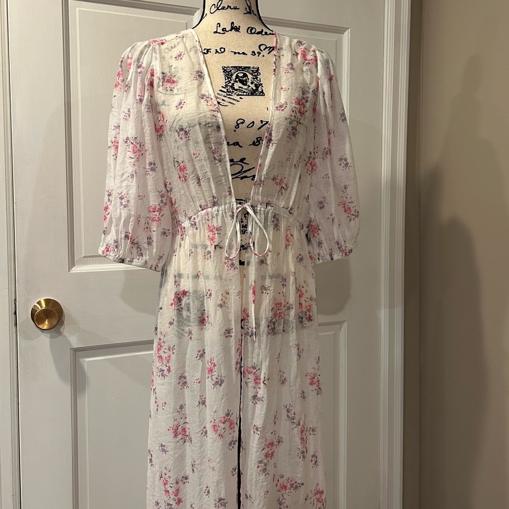 Vince Camuto Garden Romance Waist Tie Robe - Picture 4 of 16